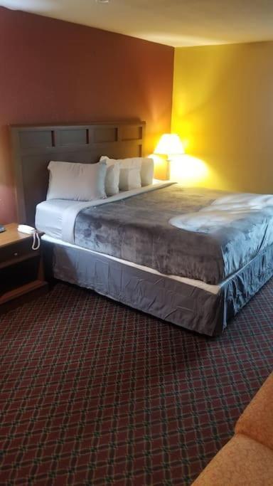 Hotel King Bed Room 236 Booking Stillwater Exterior photo
