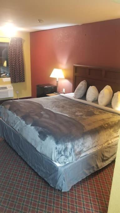 Hotel King Bed Room 236 Booking Stillwater Exterior photo